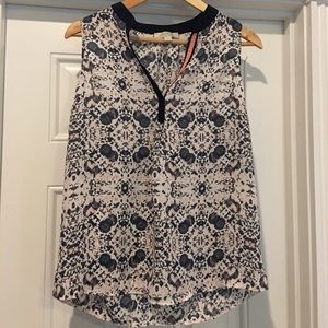 Olive & Oak patterned top - size medium